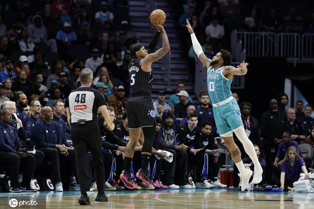 鲍尔20+6贝恩24分 班凯罗20分黄蜂大胜魔术